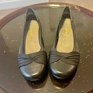 YUU MARCEL MEMORY FOAM ROUND TOE SLIP-ON WOMEN"S FLAT SHOE